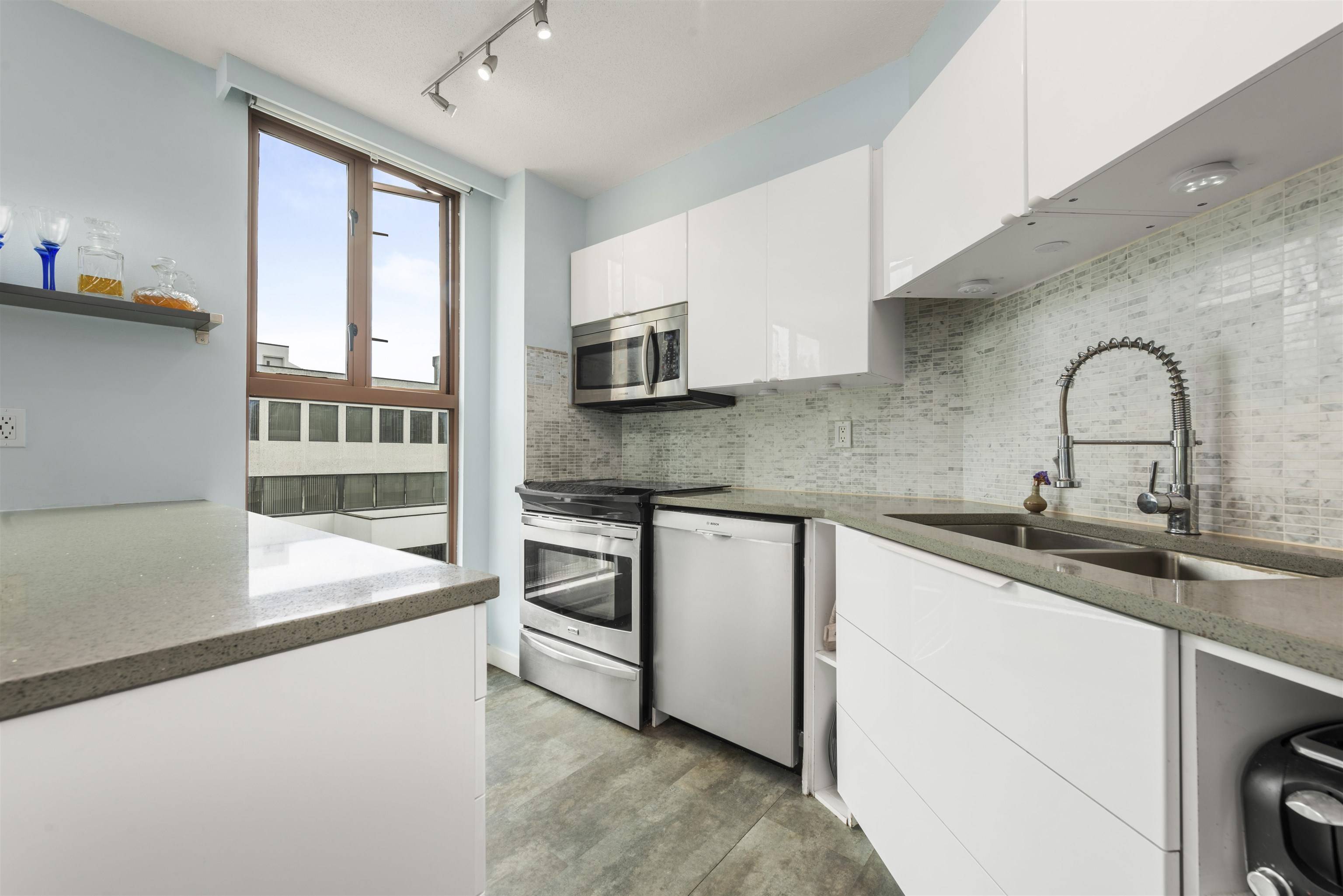 Vancouver, BC V6J 5H7,1633 W 8th AVE #405