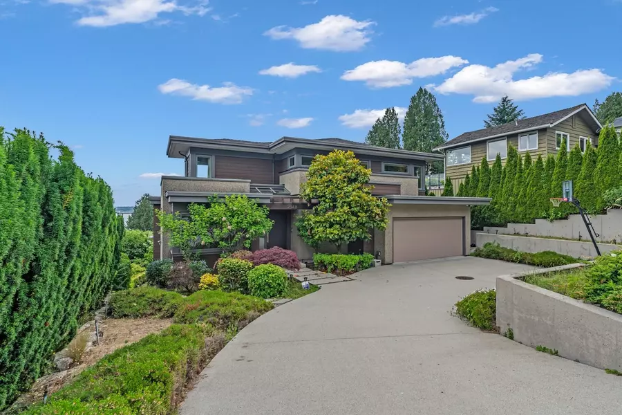 2548 Mathers AVE, West Vancouver, BC V7V 2J1