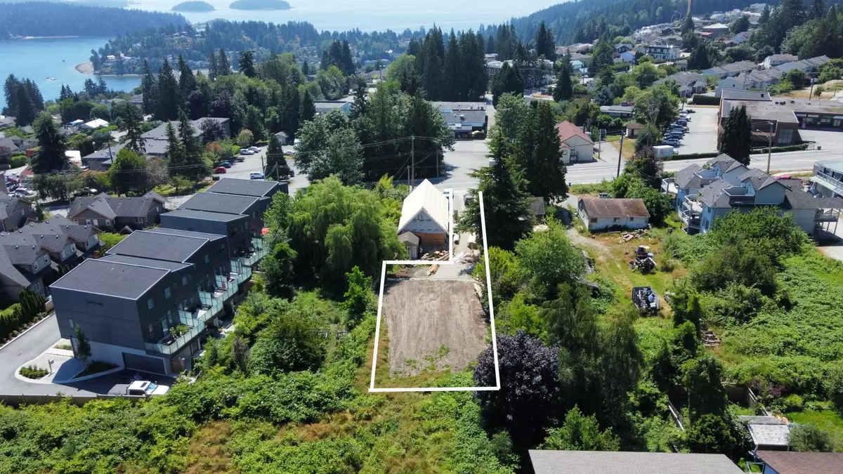 Gibsons, BC V0N 1V9,746 Gibsons WAY