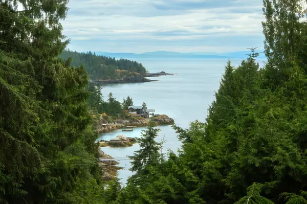 Bowen Island, BC V0N 1G2,733 Windjammer RD