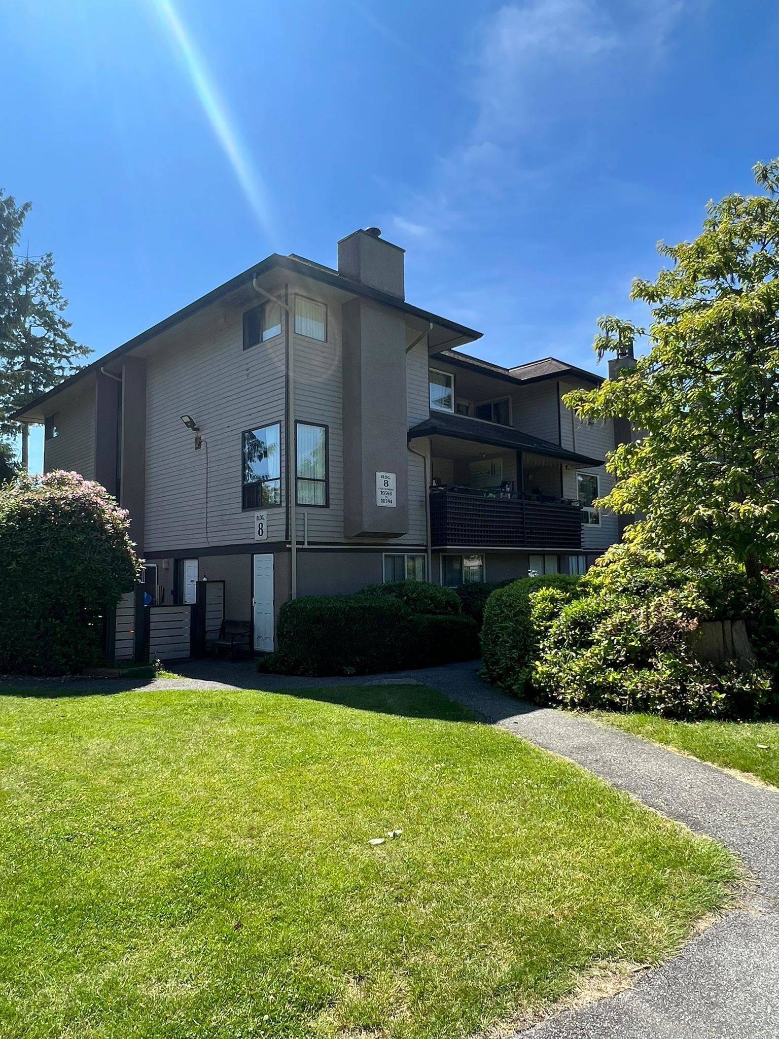10580 Holly Park LN, Surrey, BC V3R 6X9