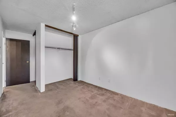 Surrey, BC V3R 6X9,10580 Holly Park LN