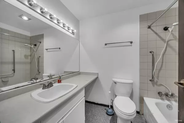 Surrey, BC V3R 6X9,10580 Holly Park LN