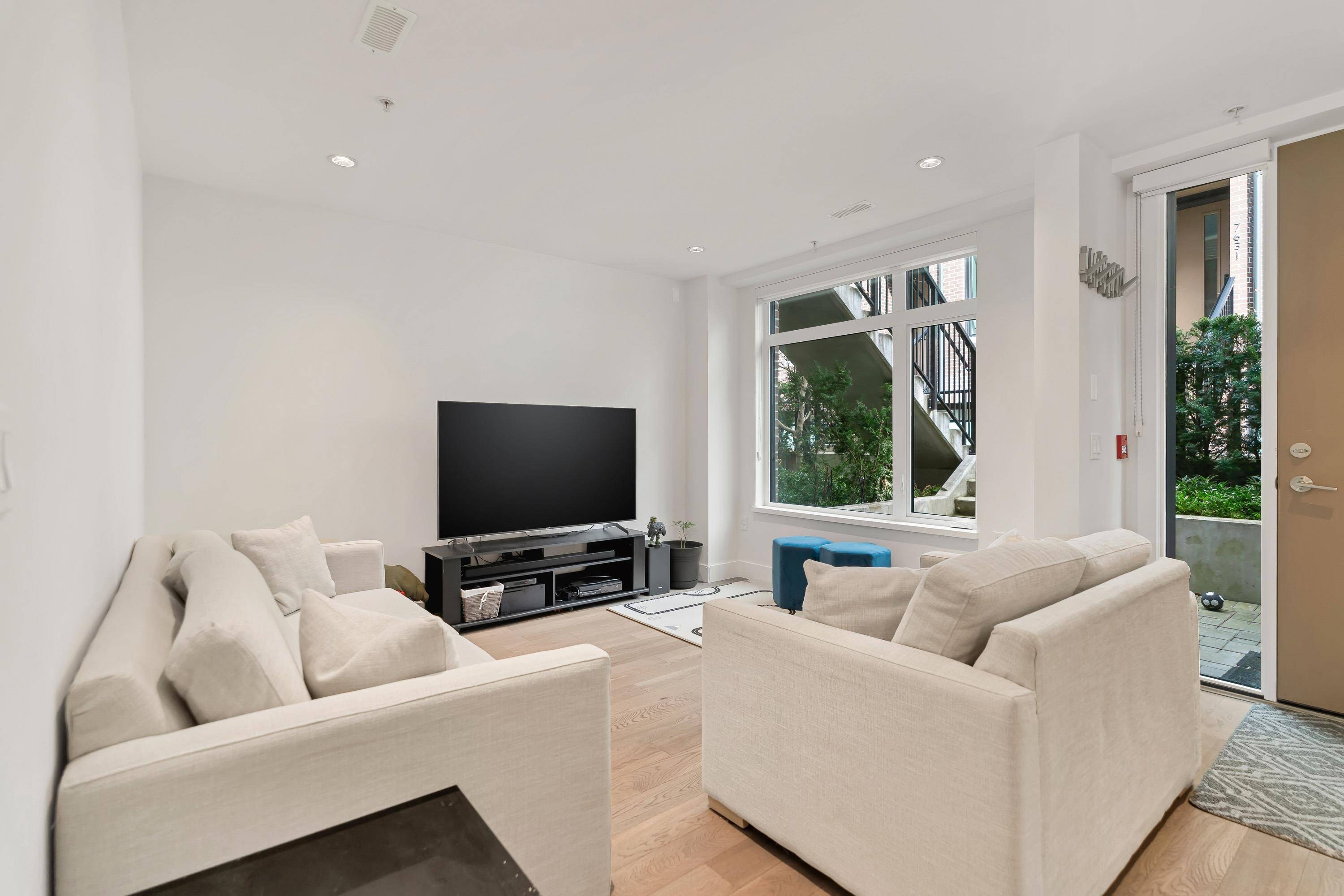 Vancouver, BC V5X 2Y4,7619 Yukon ST