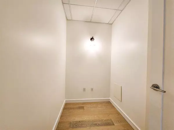 Vancouver, BC V6G 0B1,1221 Bidwell ST #1006