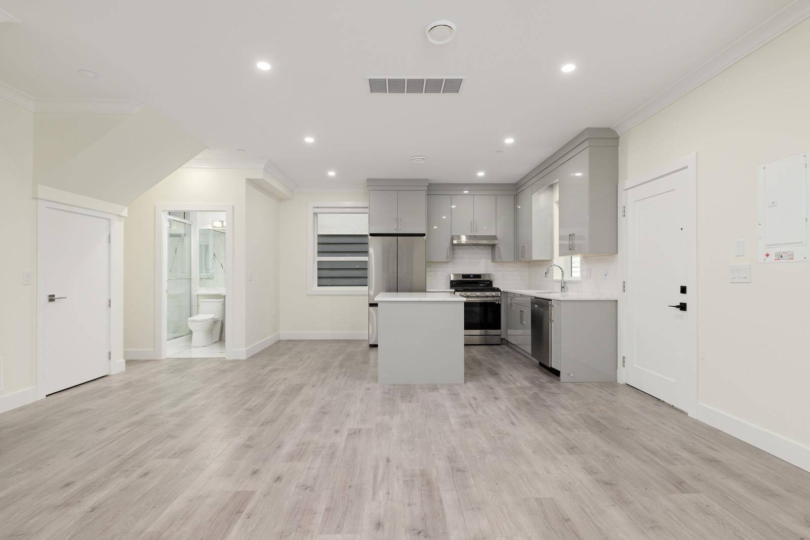 Vancouver, BC V5N 3W1,3739 Fleming ST