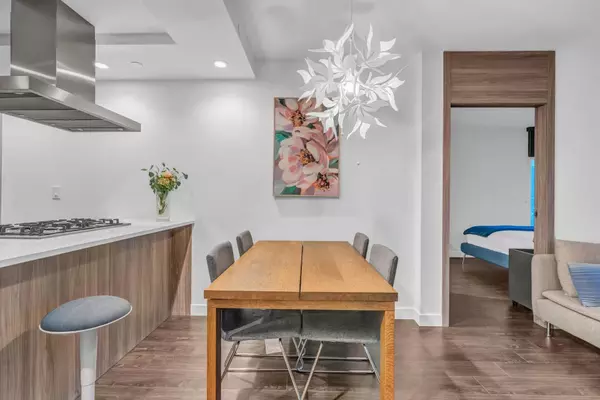 1768 Cook ST #1207 Vancouver, BC V5Y 0N3