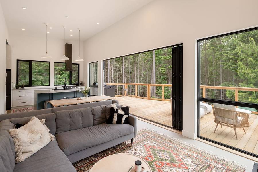 1290 Cowan Point DR, Bowen Island, BC V0N 1G2