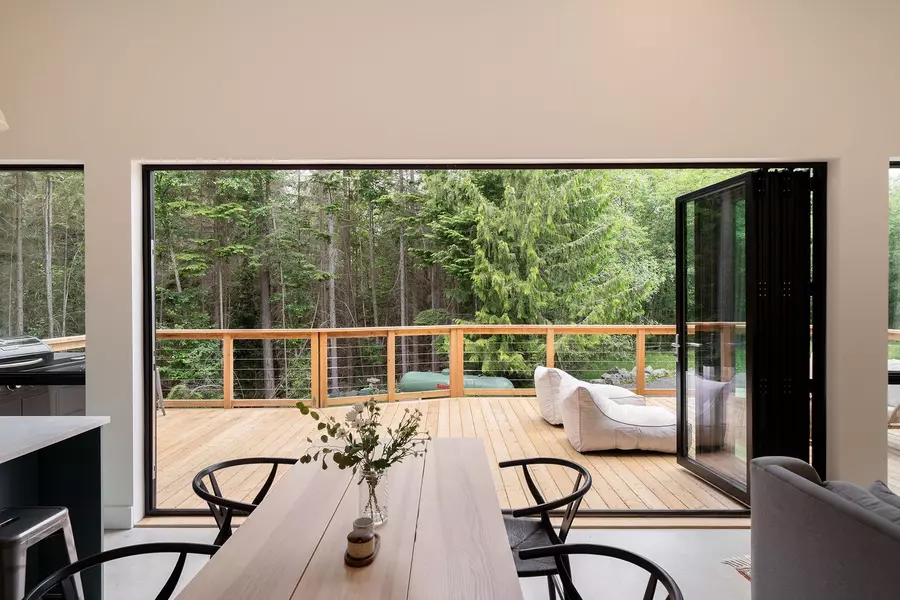 1290 Cowan Point DR, Bowen Island, BC V0N 1G2