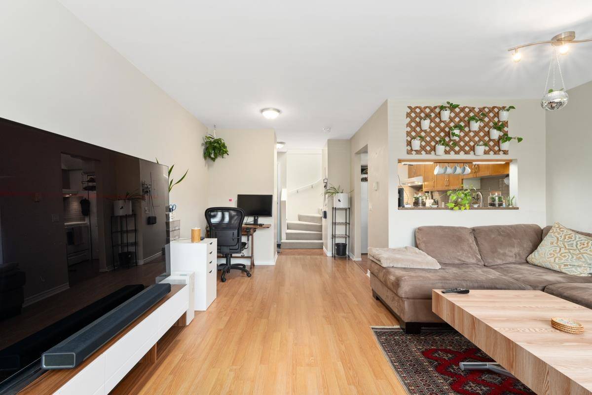 Vancouver, BC V6H 1B6,1214 W 7th AVE #5