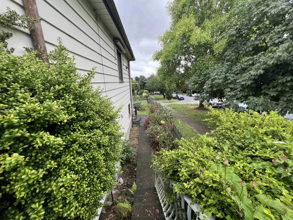 New Westminster, BC V3M 2C2,1224 Sixth AVE
