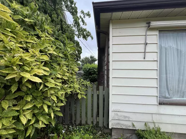 New Westminster, BC V3M 2C2,1224 Sixth AVE
