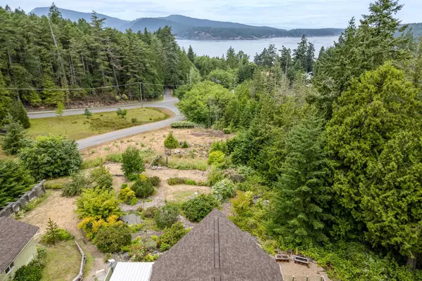 Mayne Island, BC V0N 2J2,423 Felix Jack RD