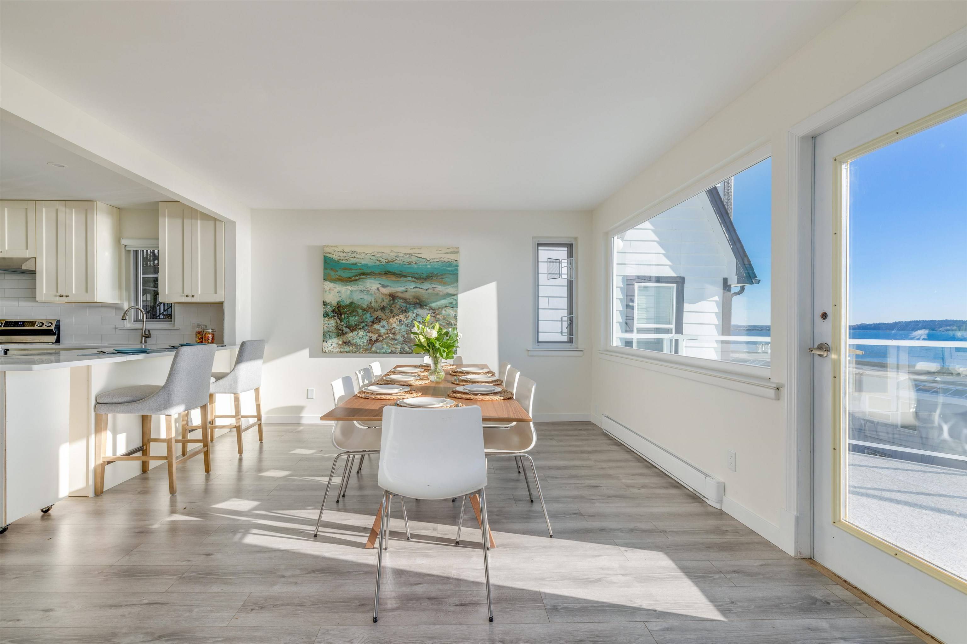 White Rock, BC V4B 1G3,15152 Victoria AVE