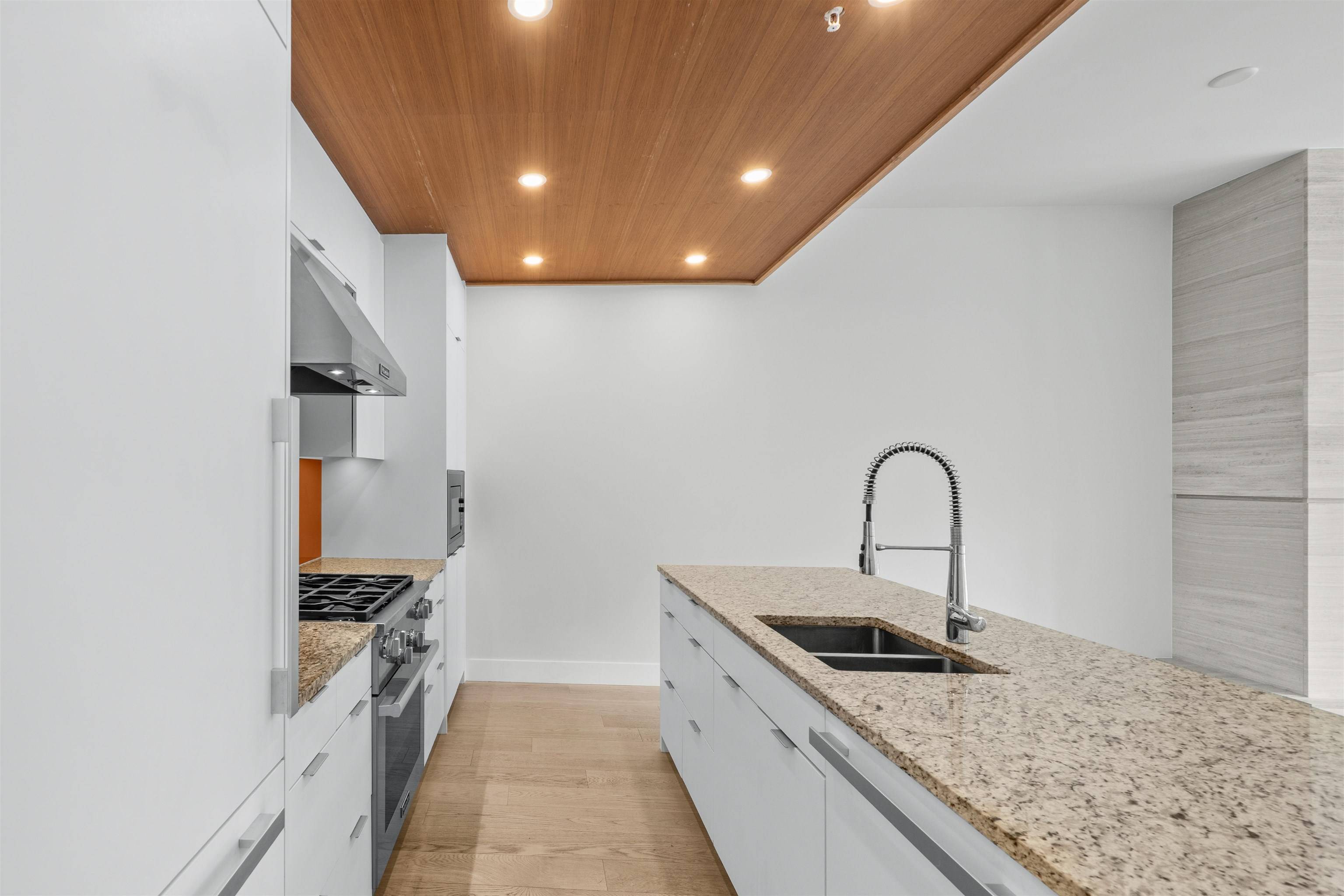 West Vancouver, BC V7W 0A4,6707 Nelson AVE #407