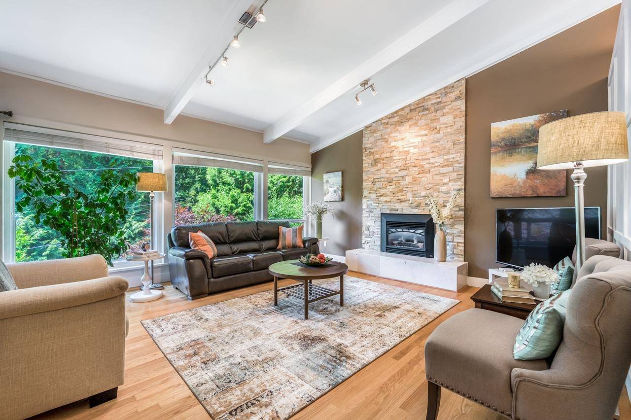 West Vancouver, BC V7V 4M3,2120 28th ST