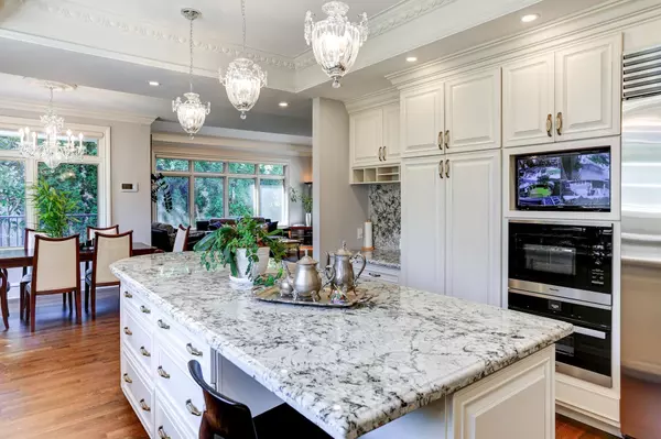 Vancouver, BC V6J 4J5,4538 Angus DR