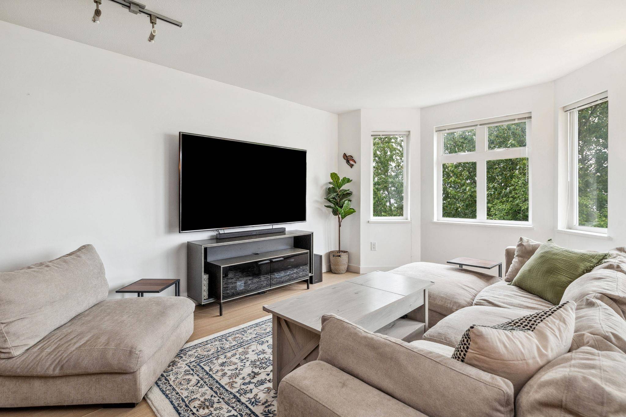 Port Moody, BC V3H 0B2,160 Shoreline CIR #501