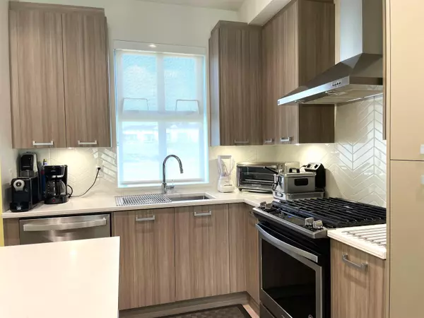 Maple Ridge, BC V2W 0K2,24076 112 AVE #84