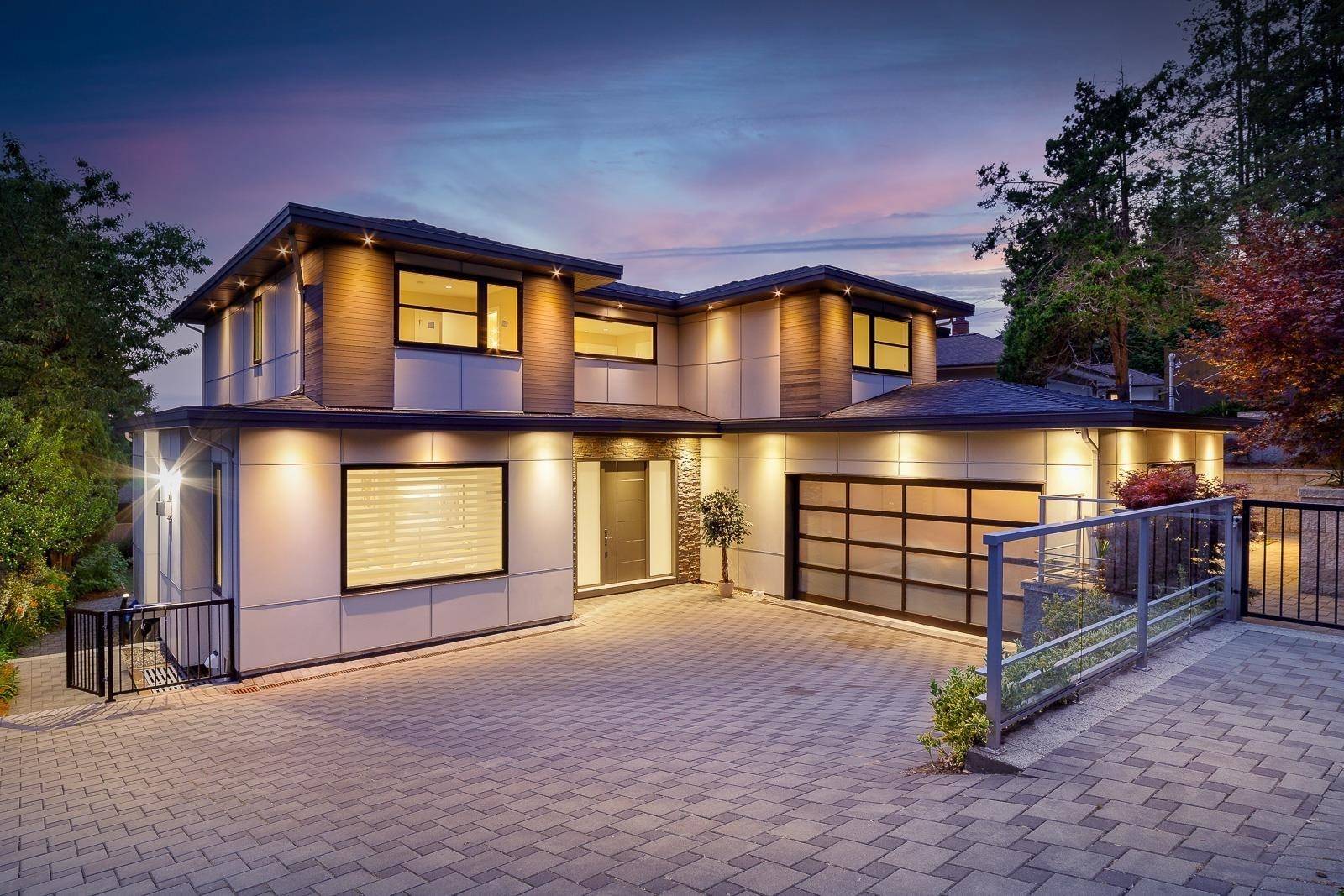 517 Granada CRES, North Vancouver, BC V7N 3A7