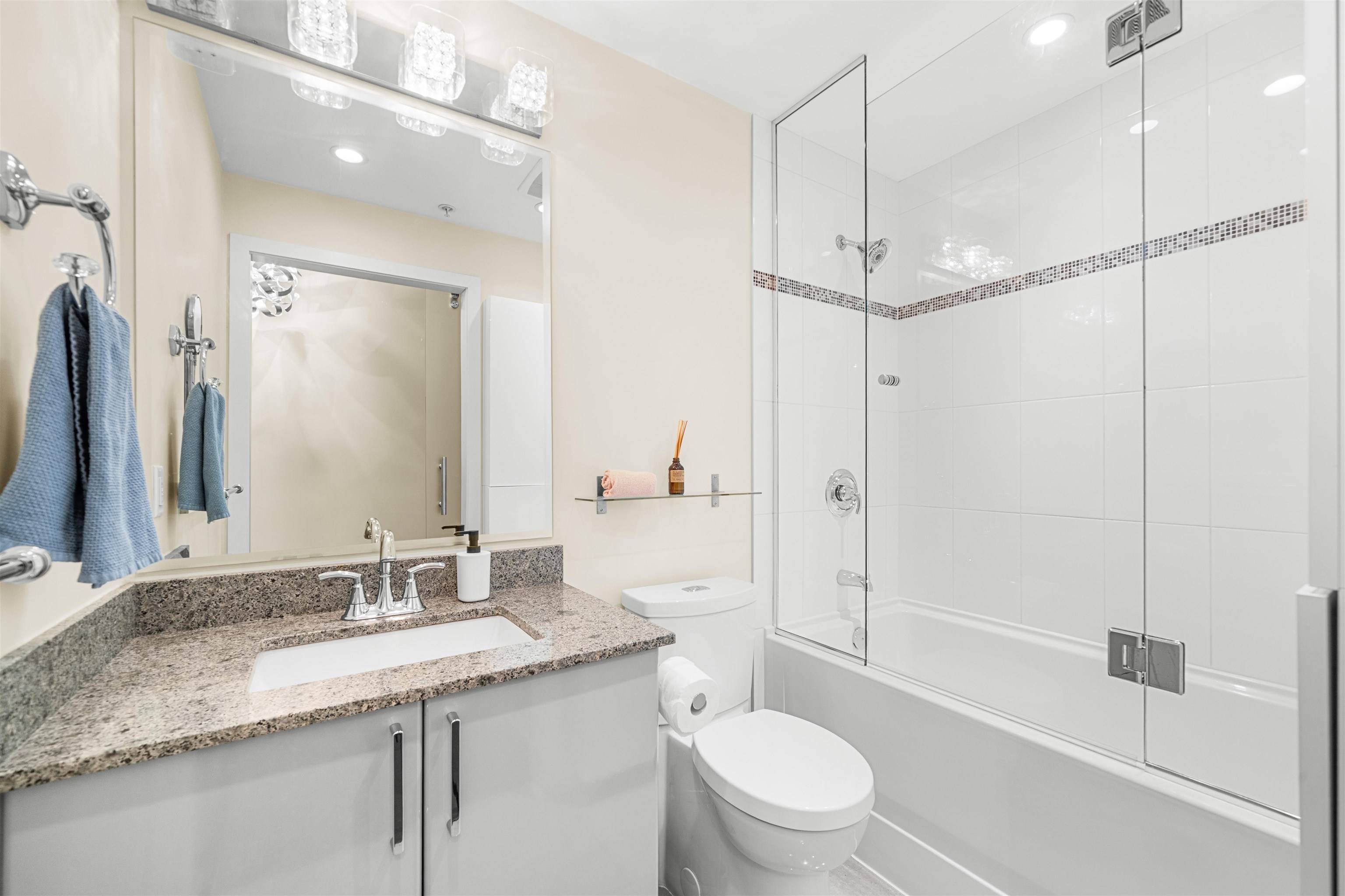 38 W 1st AVE #304 Vancouver, BC V5Y 0K3