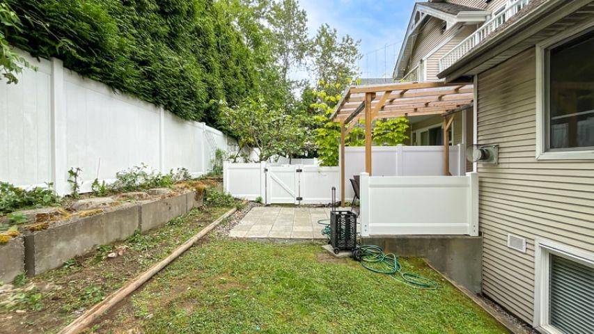 Surrey, BC V3X 3N8,13918 58 AVE ##40