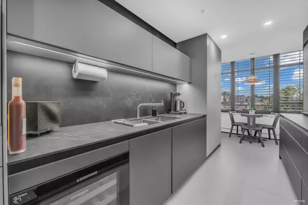 West Vancouver, BC V7V 1J6,1896 Marine DR #305