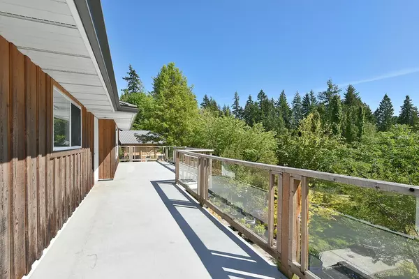 2855 Lacey PL Roberts Creek, BC V0N 2W4