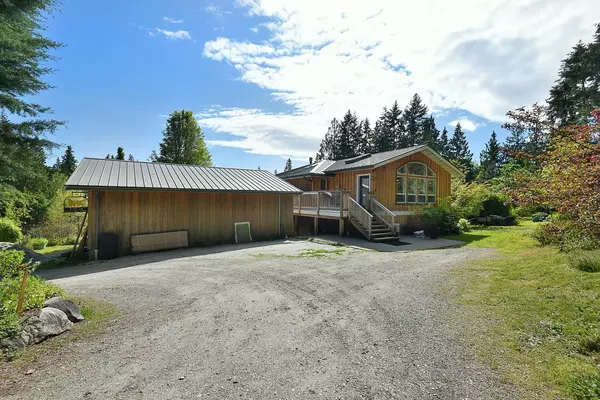 Roberts Creek, BC V0N 2W4,2855 Lacey PL