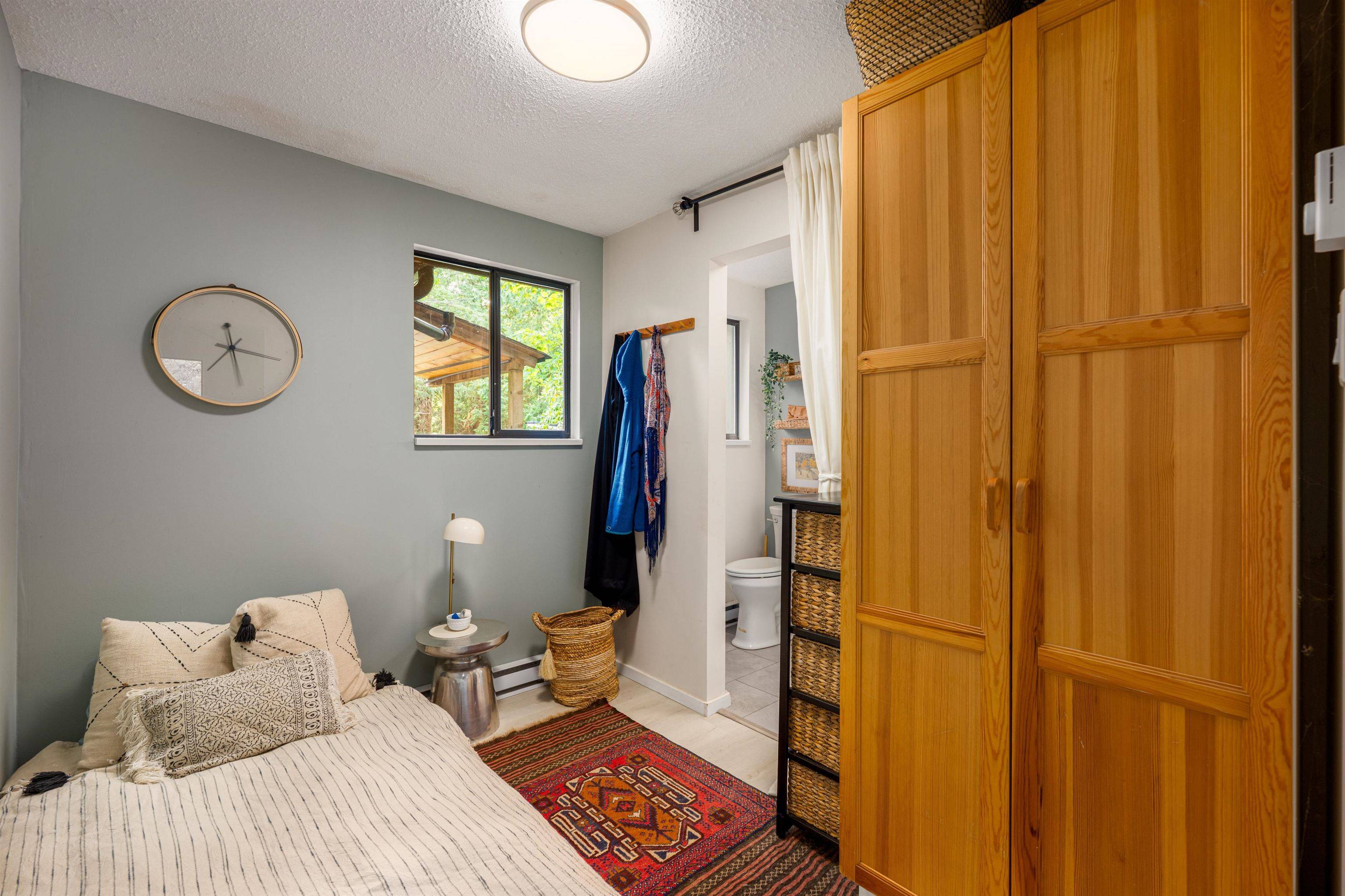520 Collins RD Bowen Island, BC V0N 1G1