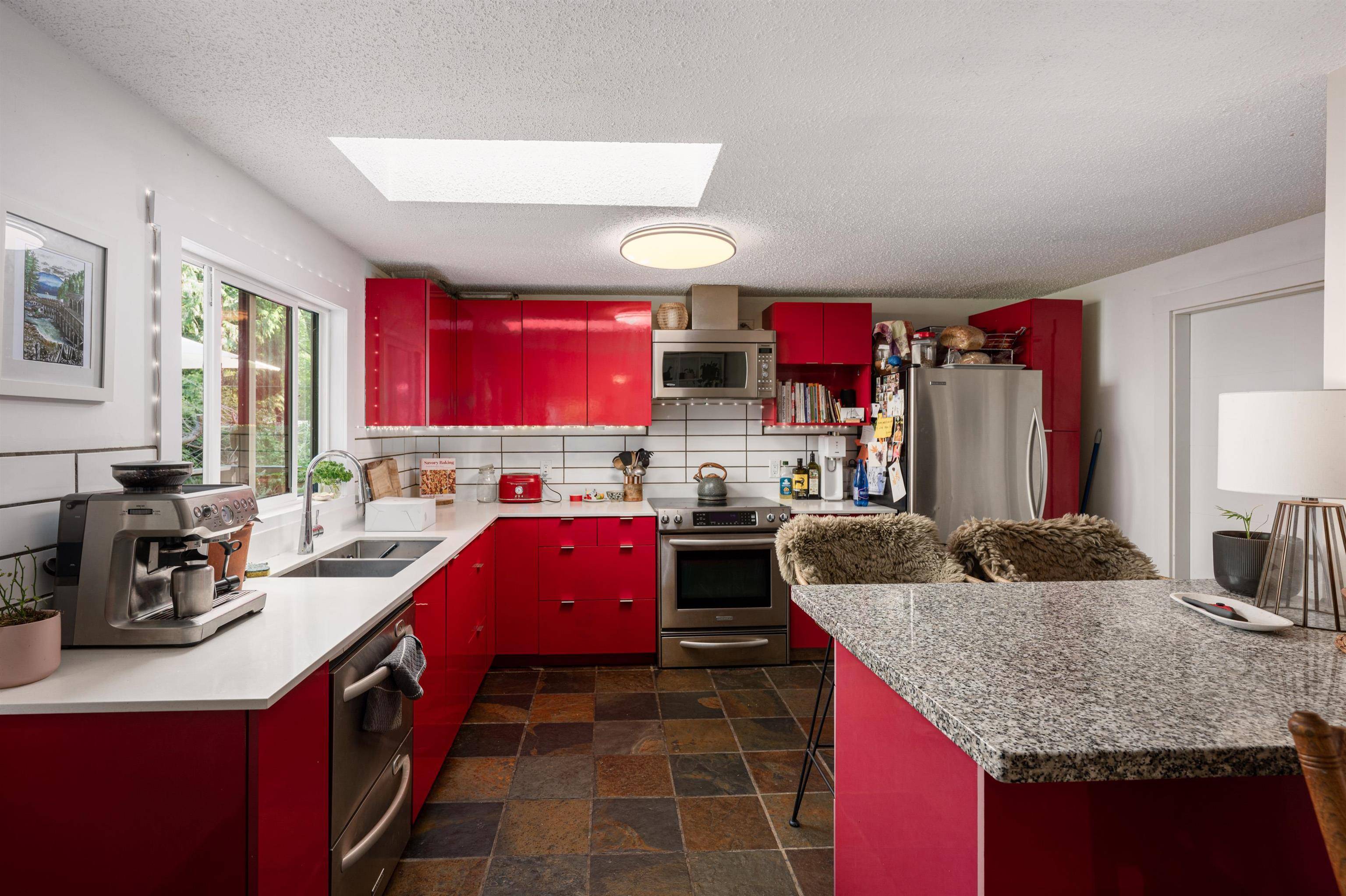 520 Collins RD Bowen Island, BC V0N 1G1