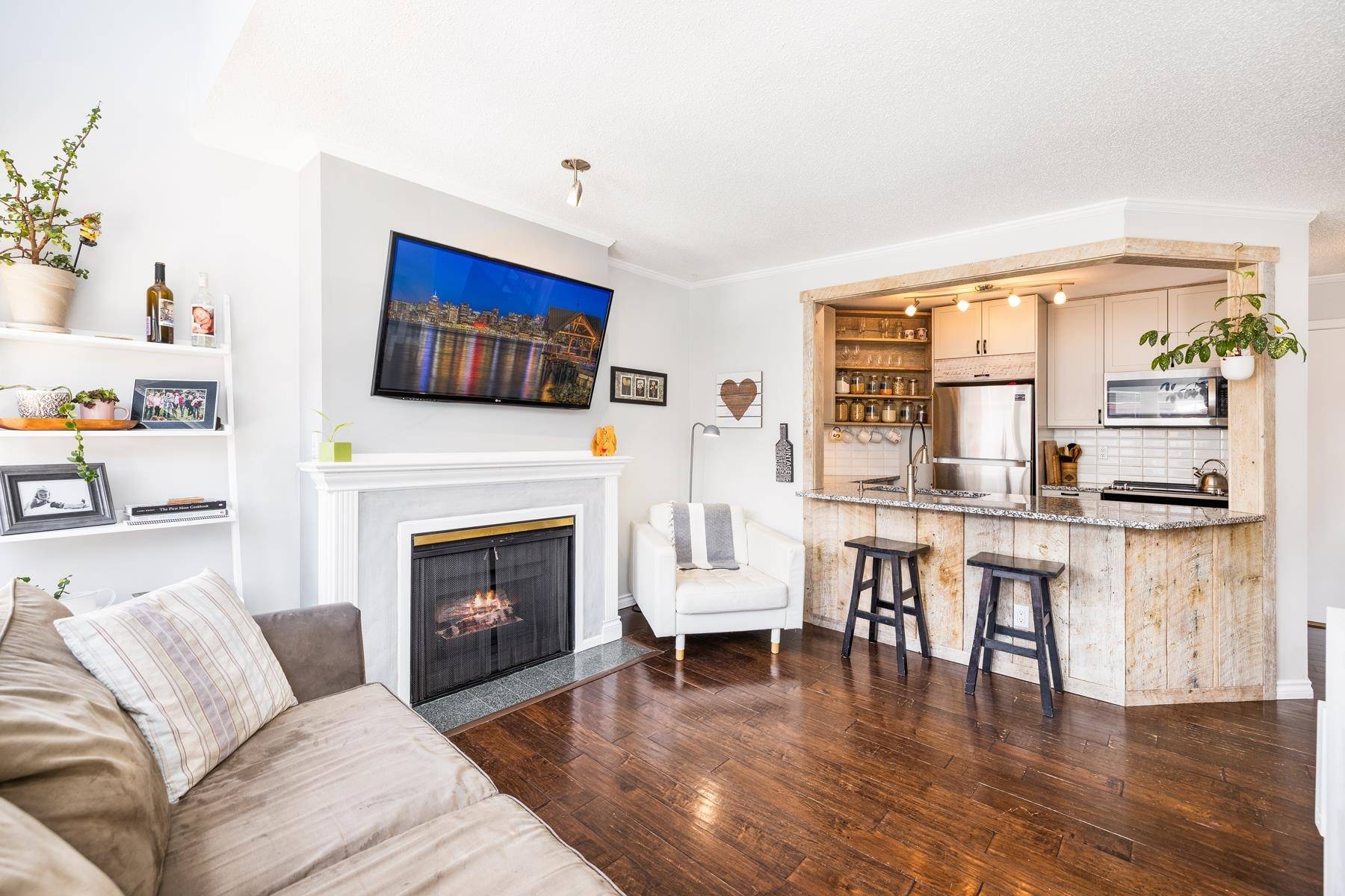North Vancouver, BC V7N 3Z4,3721 Delbrook AVE #309