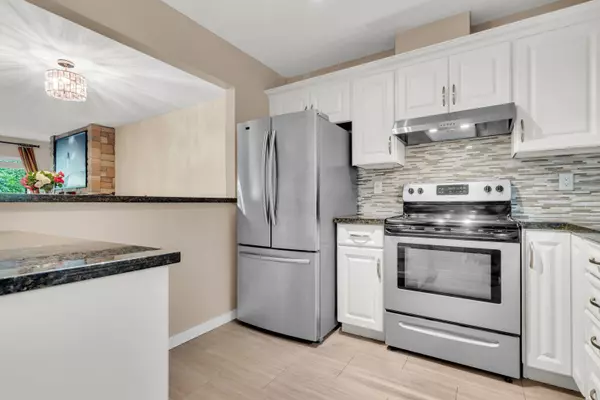 White Rock, BC V4B 2J9,14950 Thrift AVE #208
