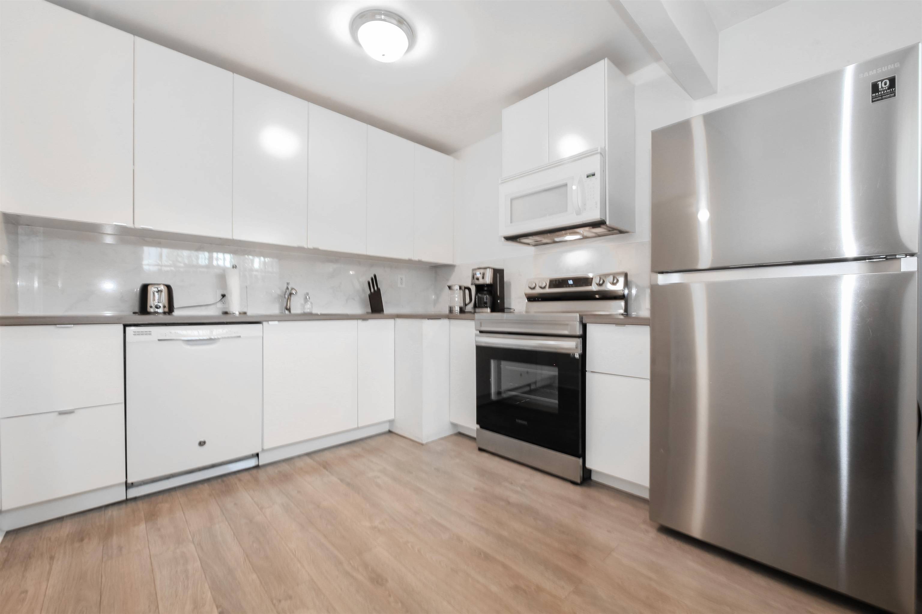 Vancouver, BC V5Y 2B6,317 19th W AVE #Top-Floor