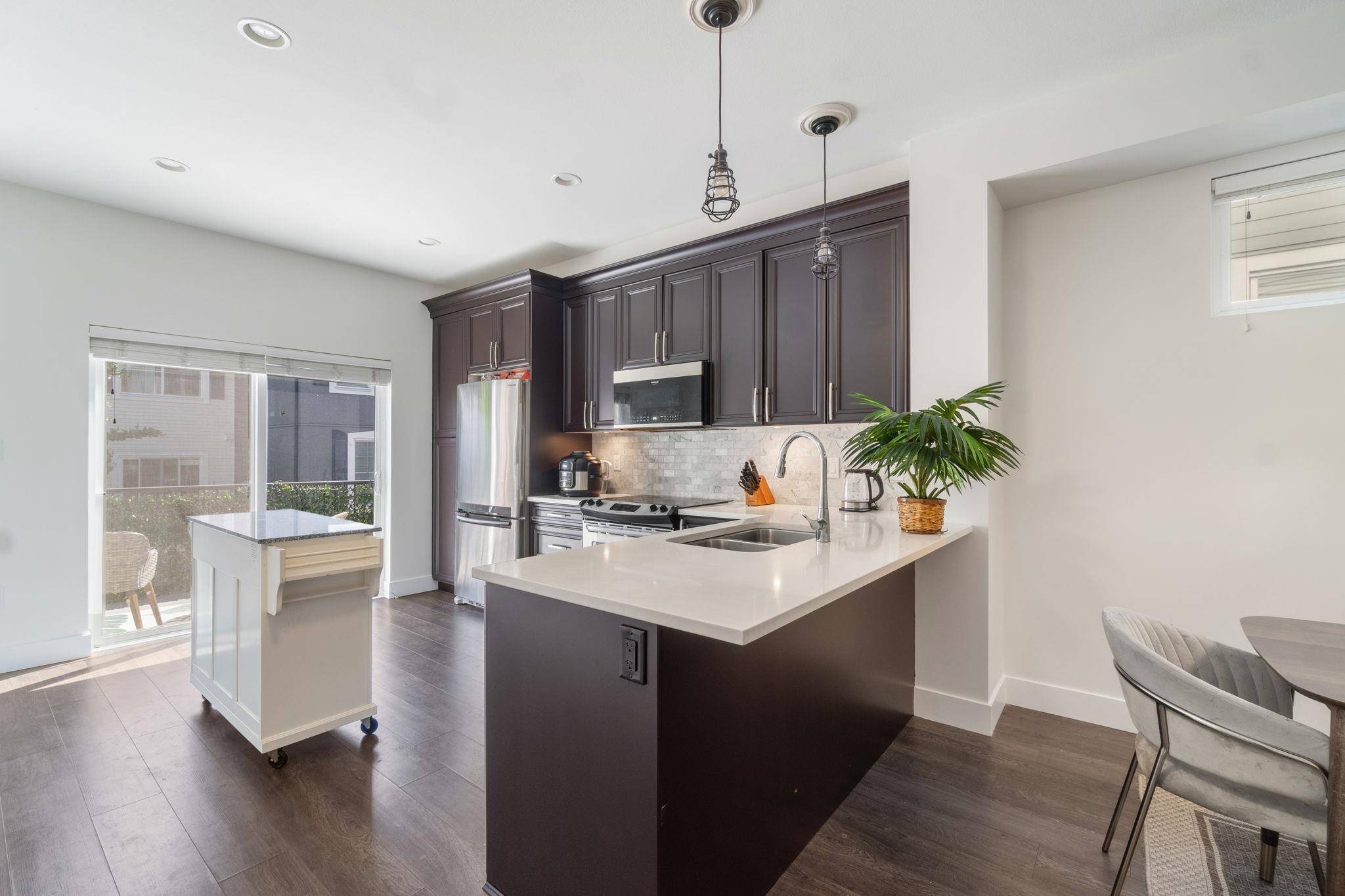 19180 65 AVE #9, Surrey, BC V4N 6M5