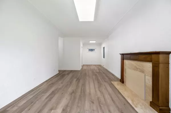 Vancouver, BC V6R 3A9,4343 W 15th AVE