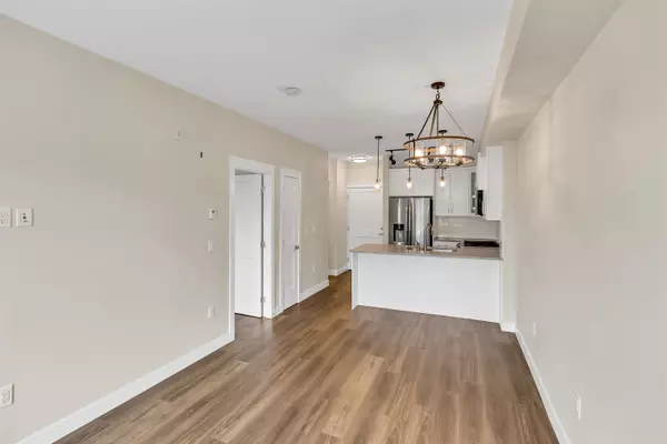 Surrey, BC V3T 0R7,11077 Ravine RD #418