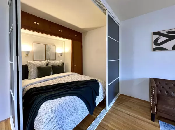 Vancouver, BC V6J 1W2,1985 W 8th Avenue #302