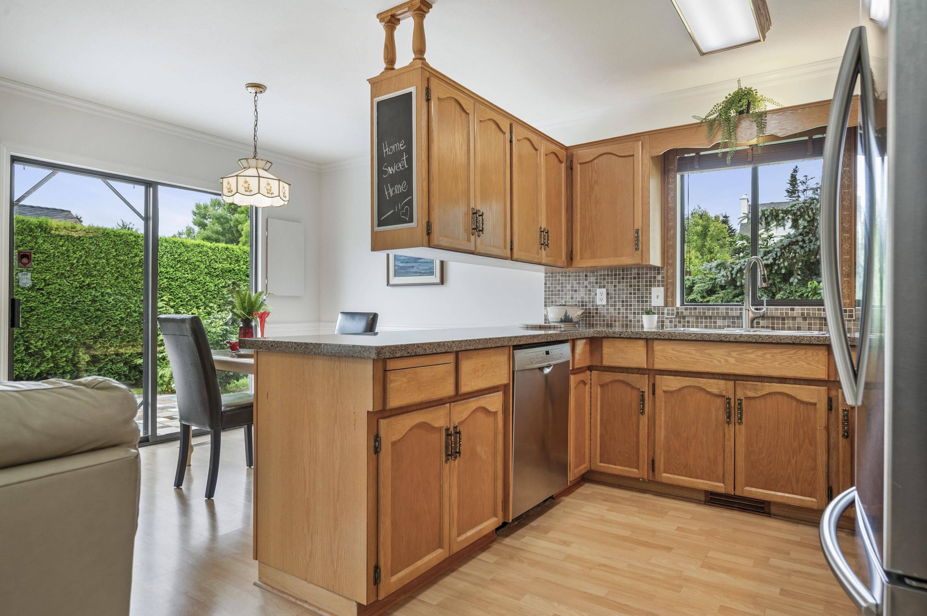 Surrey, BC V4A 8G9,15958 19a AVE