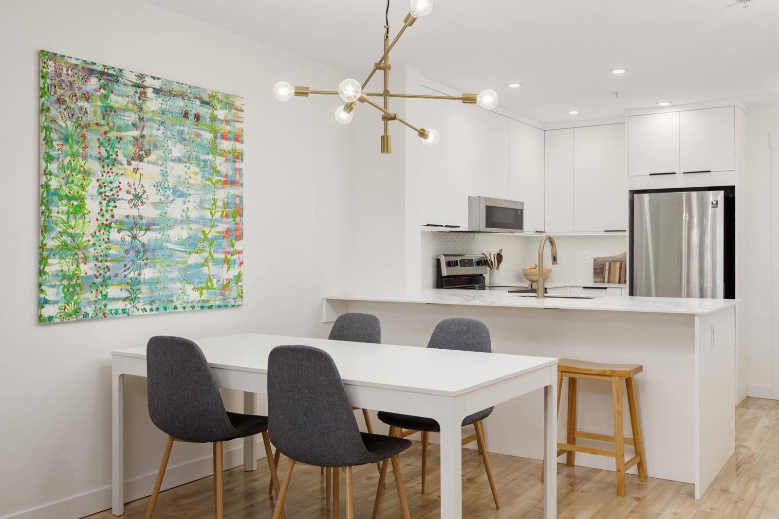 Vancouver, BC V6R 4R9,3333 W 4th AVE #211
