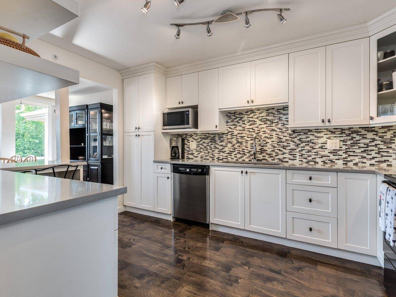 19122 122 AVE #309 Pitt Meadows, BC V3Y 2N7