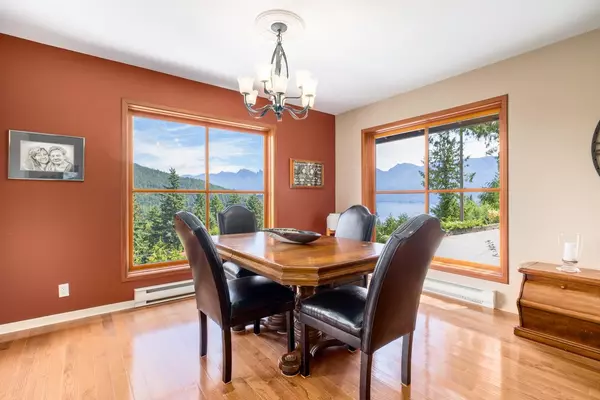 571 Roocroft LN Bowen Island, BC V0N 1G2