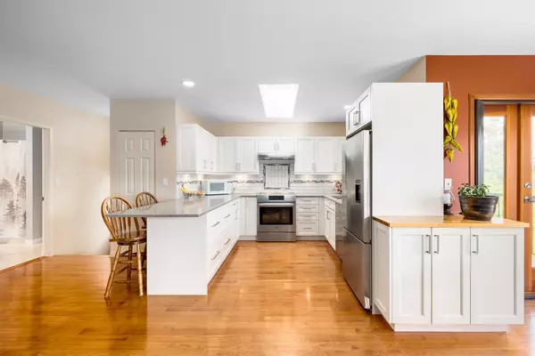 Bowen Island, BC V0N 1G2,571 Roocroft LN