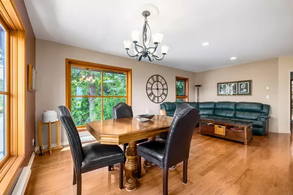 571 Roocroft LN Bowen Island, BC V0N 1G2