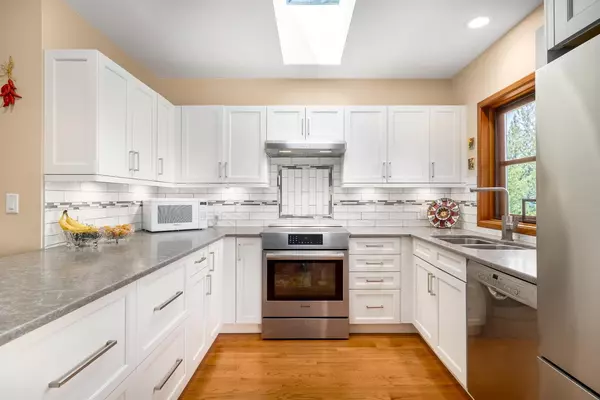 Bowen Island, BC V0N 1G2,571 Roocroft LN