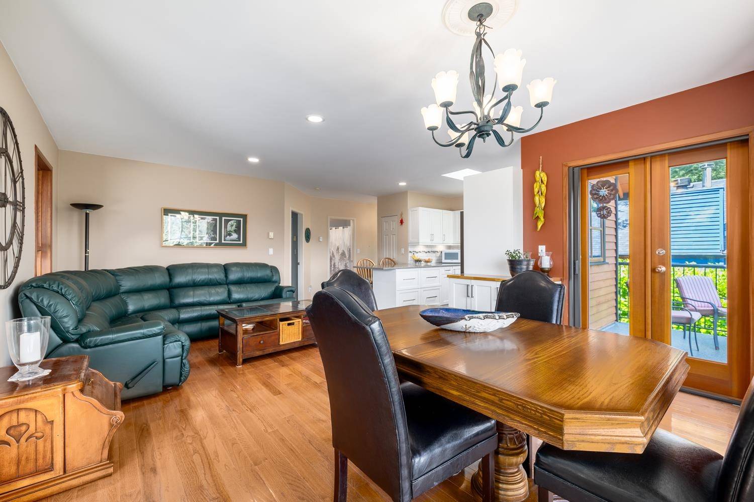 571 Roocroft LN Bowen Island, BC V0N 1G2