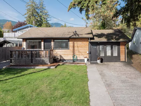 Gibsons, BC V0N 1V9,716/718 Hillcrest RD