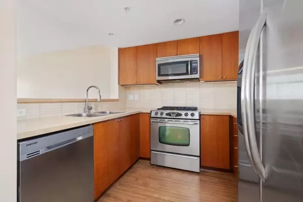 Richmond, BC V6X 0A1,8120 Lansdowne RD #608