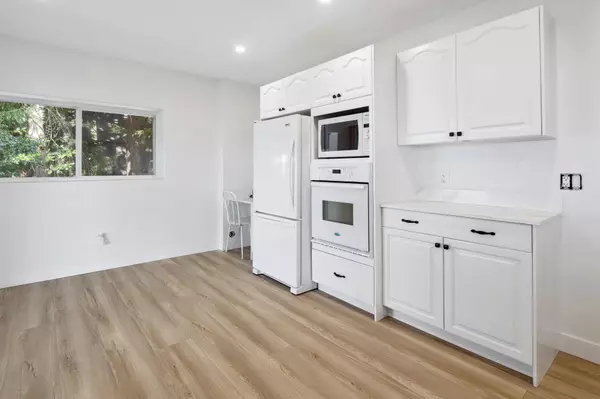 330 Bayview RD Lions Bay, BC V0N 2E0