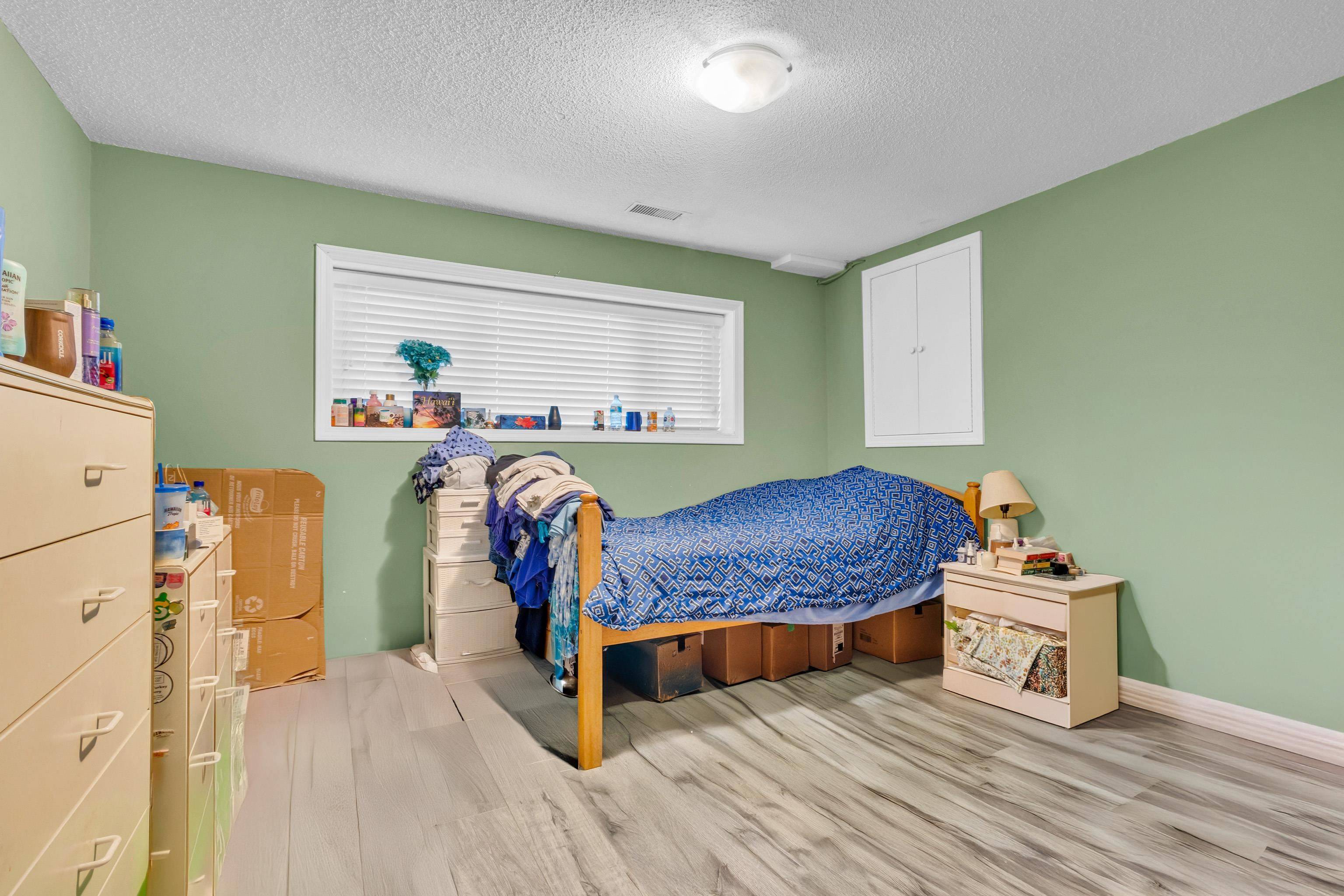 12552 99 AVE Surrey, BC V3V 2P5